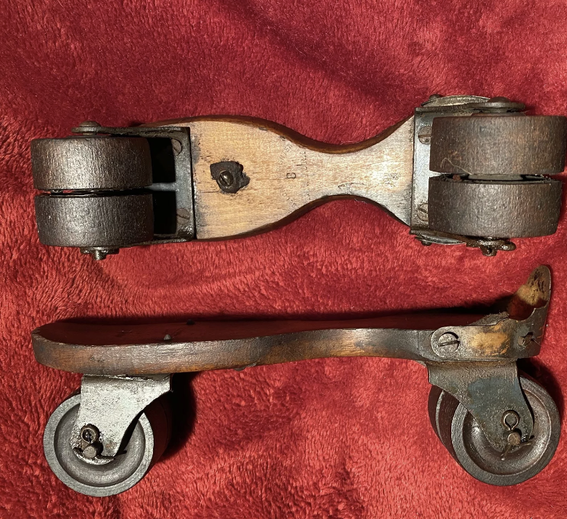 Righter roller skates.png